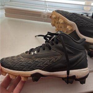 Under Armour Men's Black and White Athletic Shoes